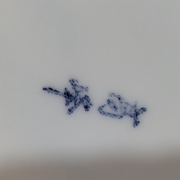 Blue & White Porcelain Bowl 8" Japanese Floral Hydrangeas - Picture 6 of 6